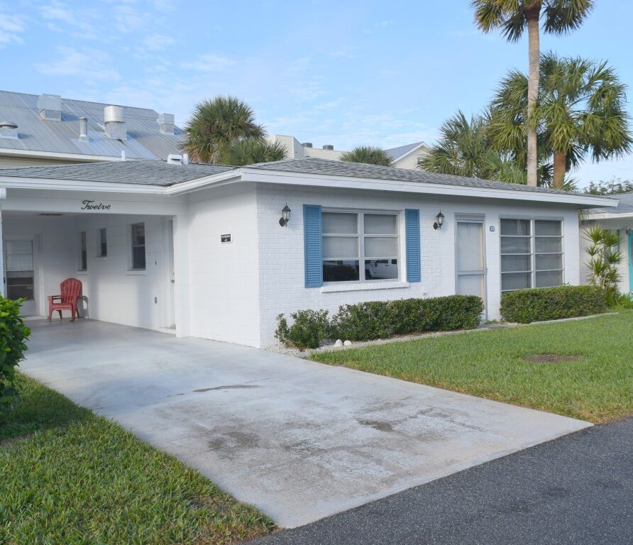 12 Pearl St, Englewood, FL 34223