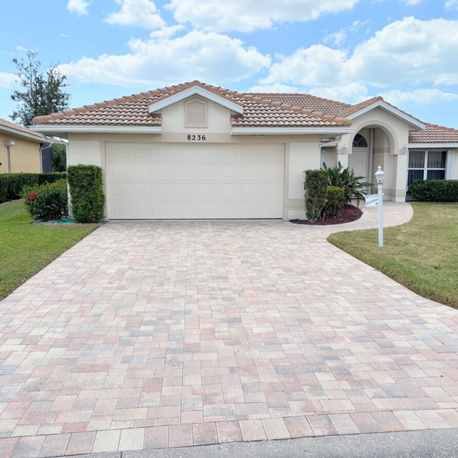 8236 Lakeside Dr, Englewood, FL 34224